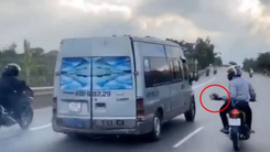 Video: Nhóm phượt thủ truy đuổi, ném đá vào xe khách trên quốc lộ