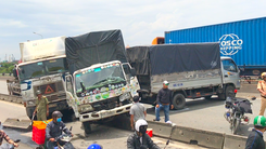 Video: Tai nạn liên hoàn giữa 3 xe tải và container khiến giao thông ùn tắc nghiêm trọng