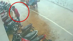 Video: Trả lại ví cho chính tên trộm xe máy của mình