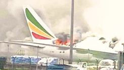 Video: Máy bay Boeing bốc cháy tại sân bay Trung Quốc