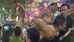 Video: Say xỉn, chửi bới và xô xát với cảnh sát giao thông