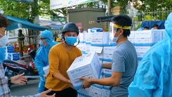 Video: Hàng dài xe tải chở nhu yếu phẩm ủng hộ các y bác sĩ Đà Nẵng chống dịch COVID-19