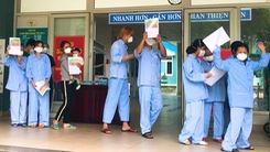 Video: 10 bệnh nhân COVID-19 ở Đà Nẵng được xuất viện