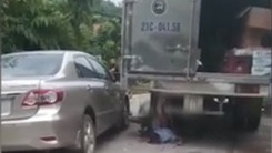 Video: Vượt ôtô, một thanh niên tông vào đuôi xe tải tử vong
