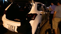 Video: Truy bắt tài xế taxi rút dao đâm hành khách trọng thương rồi bỏ chạy