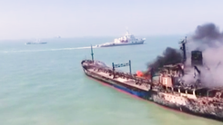 Video: 2 tàu đâm nhau cháy ngùn ngụt trên sông, 14 người mất tích