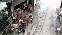 Video: Tên trộm tráo chiếc xe Dream lấy xe Wave rồi tẩu thoát tại Hà Nội