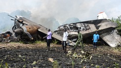 Video: Hiện trường thảm khốc vụ rơi máy bay làm 17 người chết ở Nam Sudan
