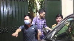 Video nóng: Vừa khám xong nhà ông Nguyễn Đức Chung, cơ quan chức năng thu giữ nhiều tài liệu