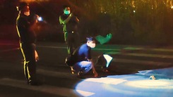 Video: Truy tìm ôtô kéo lê xe máy trên đường phố, 1 cô gái trẻ bị cán tử vong