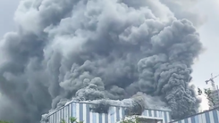 Video: Trung tâm thí nghiệm của Huawei ở Trung Quốc bốc cháy dữ dội