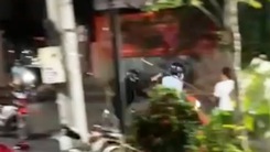 Video: Điều tra vụ nhóm người xông vào chém chủ quán bị thương nặng ở Đồng Xoài