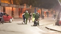 Video: Bắt nhóm thanh thiếu niên đánh võng, bốc đầu, nẹt pô gây náo loạn trên phố Hà Nội