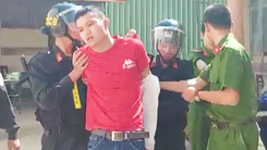 Video: Bắt nghi phạm say xỉn, tấn công tài xế, cướp taxi ở Quảng Ngãi