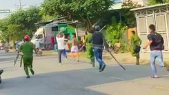 Video: Bắt thanh niên 'ngáo đá' dùng búa đánh bị thương nhiều người ở Tiền Giang