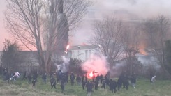 Video: ‘Bạo loạn’ tại trụ sở CLB nổi tiếng nước Pháp