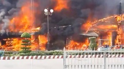 Video: Điều tra vụ cháy thiêu rụi nhiều ki ốt, làm một người tử vong ở Sóc Trăng