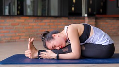 Bài yoga giúp giảm đau bụng, đau lưng cho phái đẹp ngày 'đèn đỏ'