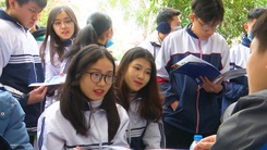 Video: Hơn 4.000 học sinh xứ Nghệ 'đội rét' tham gia tư vấn tuyển sinh 2020