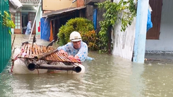 Video: Lũ về bất thường, nước ngập hơn nửa nhà ở Quảng Nam