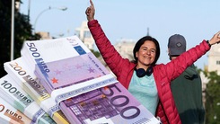 Video: Tây Ban Nha cấp 250 euro/tháng cho người trẻ và lì xì người trên 18 tuổi 400 euro