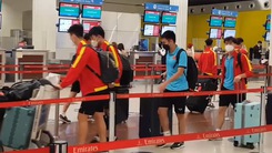 Video: Đội tuyển Việt Nam mệt mỏi vì mất 7 giờ cho chuyến bay 90 phút đến Oman
