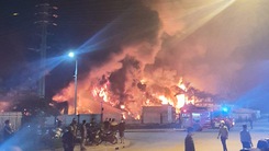 Video: Nhiều tiếng nổ lớn phát ra, 'biển lửa' bao trùm một công ty khoảng 2.000 công nhân