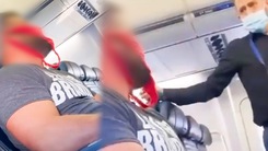 Video: Nam hành khách bị đuổi khỏi máy bay vì dùng quần lót làm 'khẩu trang'