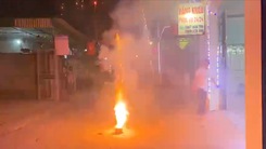 Video: Loạn đốt pháo nổ, pháo sáng trong đêm giao thừa Tân Sửu 2021