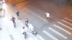 Video: Kinh hoàng 2 nhóm rượt chém nhau trên phố ở Nam Định, một người tử vong