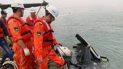 Video: Khoảnh khắc trực thăng rơi làm 3 người chết, 1 người mất tích ở Trung Quốc