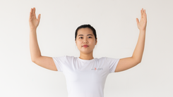 Video: Những động tác yoga phục hồi giúp làm mềm cơ vai và giảm gù lưng trên