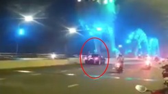 Video: Tài xế dừng ô tô giữa cầu Rồng, cùng bạn gái chụp ảnh lưu niệm nhận lỗi