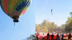 Video: Thót tim với màn đu bám, 'xém rớt' bên ngoài khinh khí cầu của người đàn ông