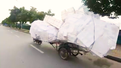 Video: 'Kho hàng di động' tại Hà Nội gây 'sốt' trên trang tin tổng hợp của Anh