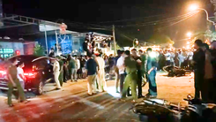 Video: Ôtô 'điên' tông hàng loạt xe máy, 2 người chết, 5 người bị thương