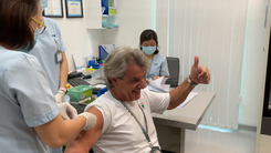 Video: Bệnh viện tư ở TP.HCM tiêm vắc xin COVID-19 cho y bác sĩ