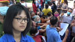 Video: Hàng trăm người ‘vây’ bị cáo lừa đảo vụ Sao Vàng ở Bà Rịa - Vũng Tàu