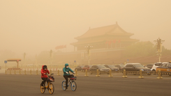Video: Bầu trời Bắc Kinh chuyển màu, ô nhiễm không khí lên đến mức nguy hại