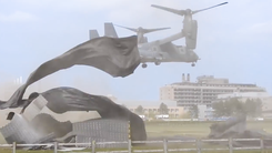 Video: Máy bay quân sự thổi bay sàn đáp của bệnh viện tại Anh