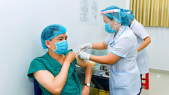 Video: Quảng Nam tiêm 8.400 liều vắc xin ngừa COVID-19 cho lực lượng tuyến đầu chống dịch