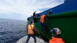 Video: Phát hiện 5 người nhập cảnh ‘chui’ từ Campuchia vào vùng biển Phú Quốc