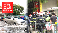 Bản tin 30s Nóng: Cháy tiệm đồ ở Hà Nội, hiểm họa từ nhà bít bùng; Mưa qua, đường lại ngập