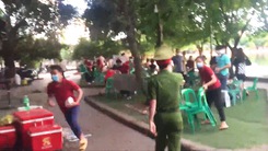 Video: Khách hàng, chủ quán bia bỏ chạy khi thấy lực lượng kiểm tra phòng dịch