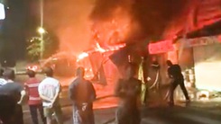 Video: Chợ Vĩnh Long bốc cháy lúc rạng sáng, 9 kiốt bị thiêu rụi