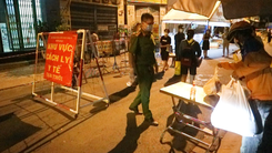 Video: Phong tỏa toàn bộ chung cư Ehome 3 ở Bình Tân