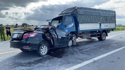 Video: Xe ô tô con lấn làn, tông trực diện xe tải làm 3 người chết