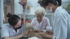 Góc nhìn trưa nay | Phòng khám thú y đặc biệt của bà giáo 88 tuổi