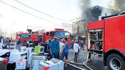 Video: Cháy lớn ở trung tâm điện máy, người dân giúp đưa hàng hóa ra ngoài