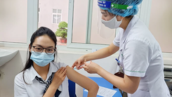Video: Bộ Y tế hối thúc TP.HCM và 9 tỉnh thành tiêm nhanh vắc xin COVID-19 đã phân bổ
